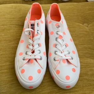 Never worn converse size US 10.